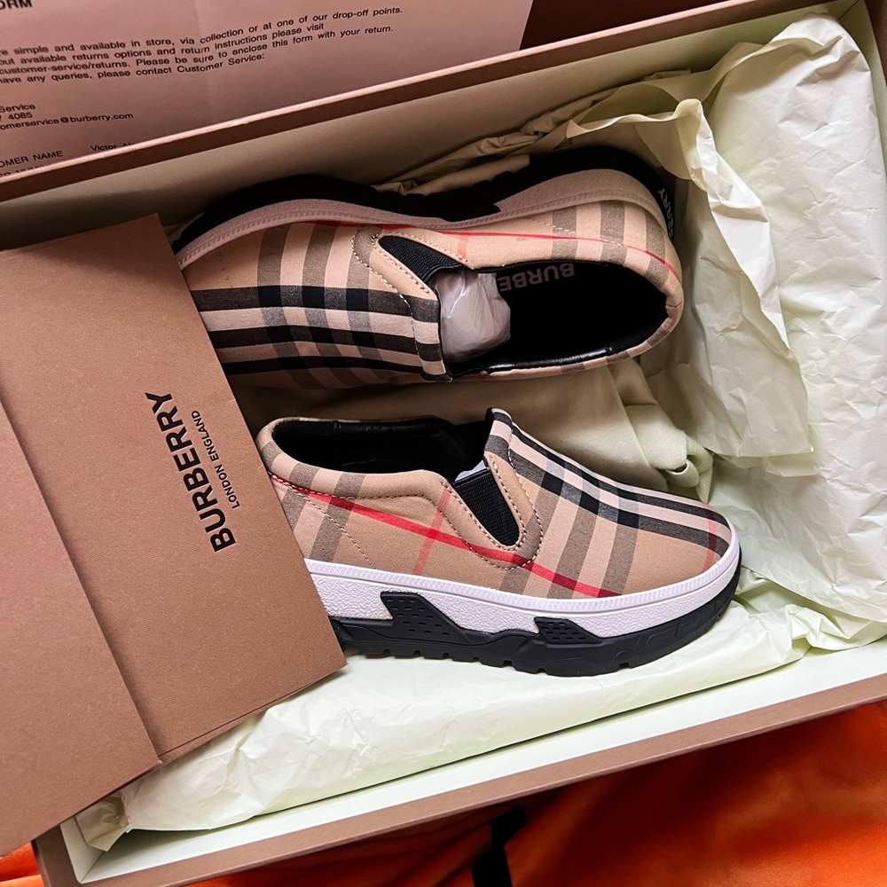 Kids Burberry Shoes - Picture 6 of 6